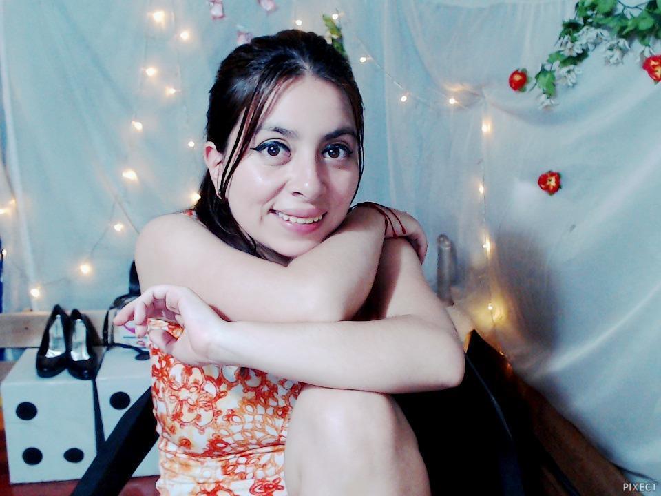 Image of cam model Dannazv from XloveCam