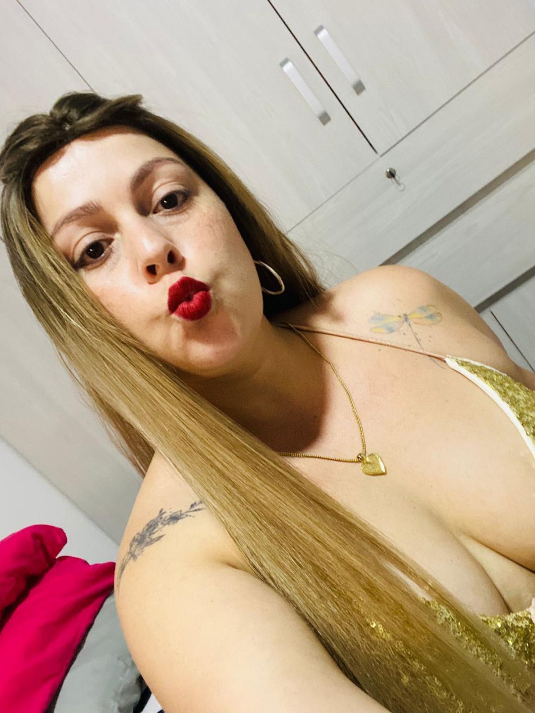 Image of cam model SamanthaGold from XloveCam