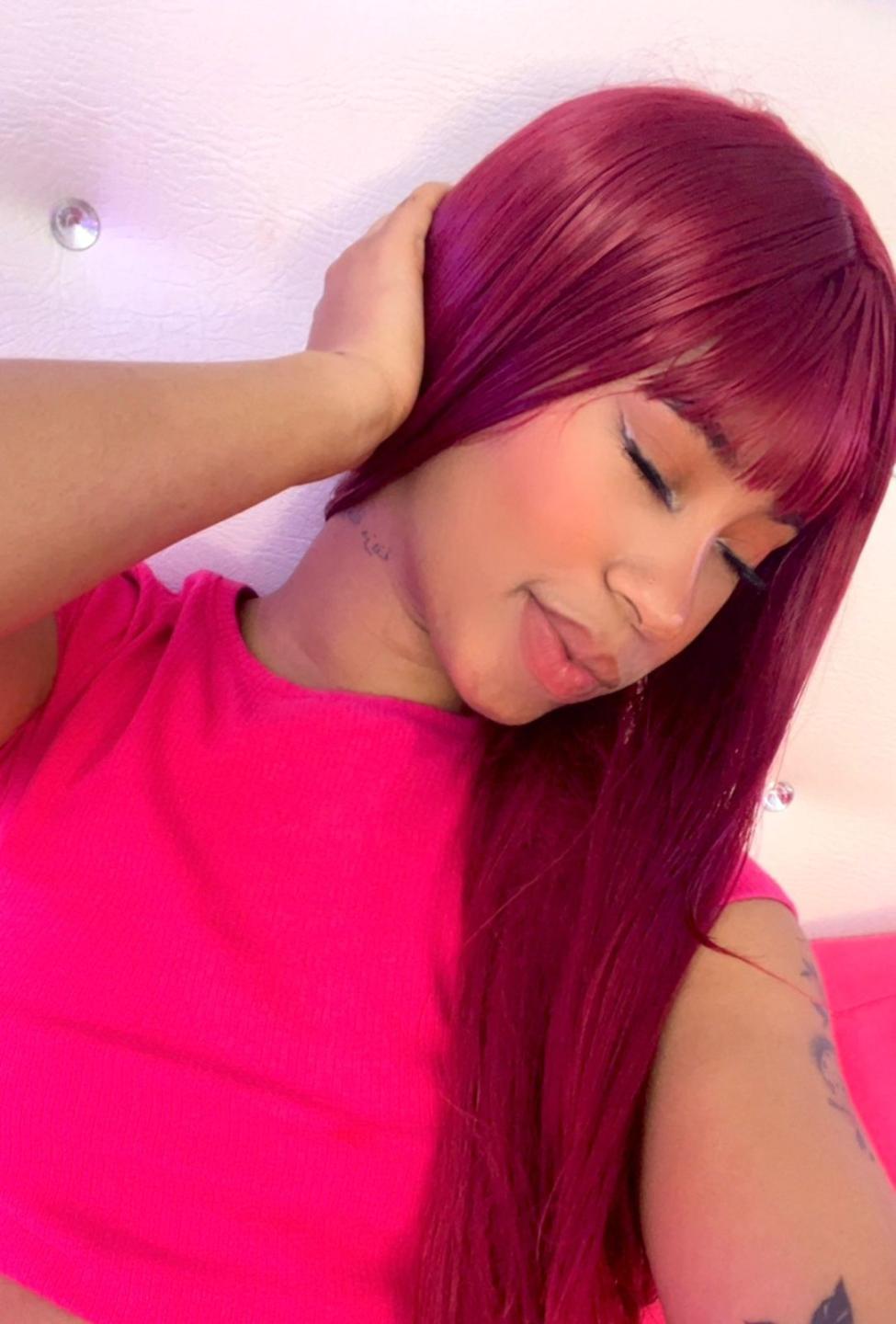 Image of cam model LovelyPeachss from XloveCam