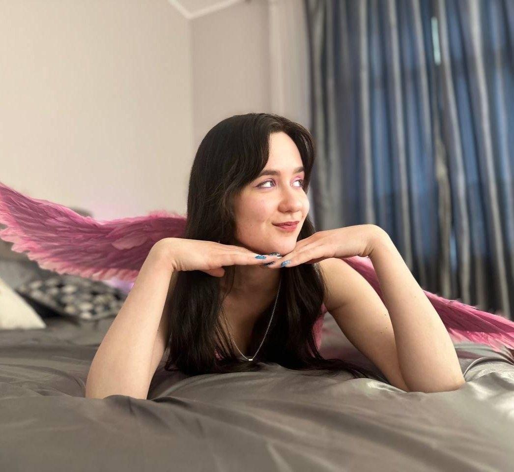 Image of cam model BerryDiva from XloveCam