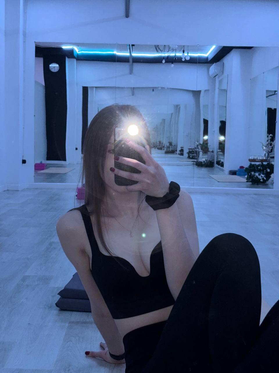 Image of cam model KenaCly from XloveCam