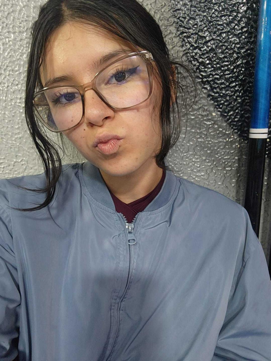 Image of cam model EmiSchwarz from XloveCam