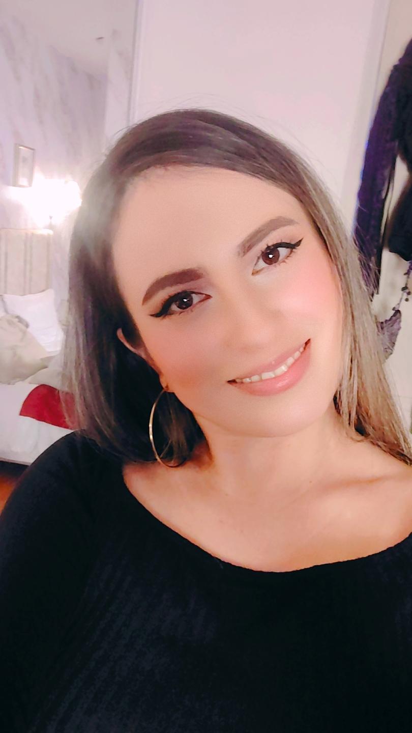 Image of cam model AmiiRosse from XloveCam