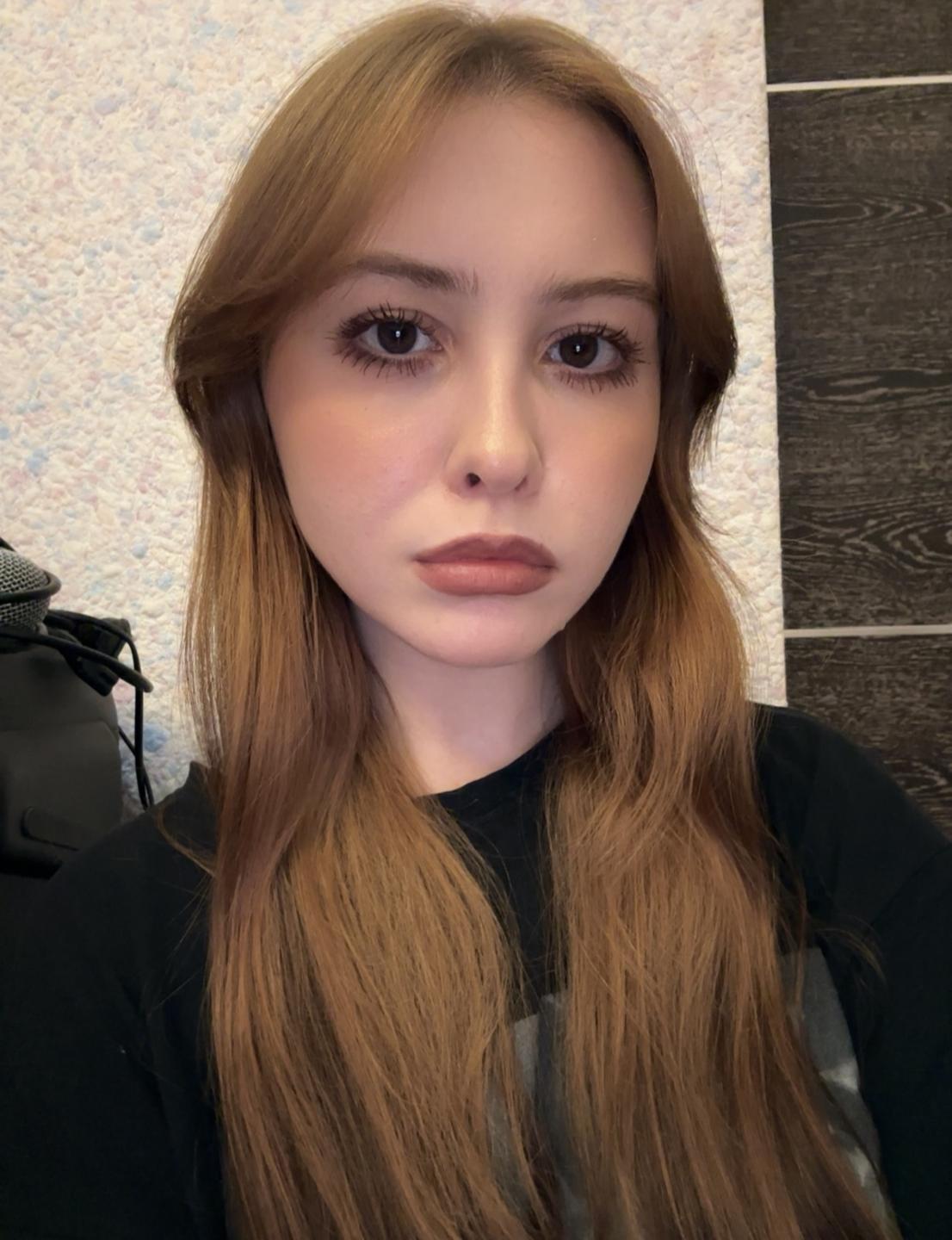 Image of cam model AdinaRosemore from XloveCam