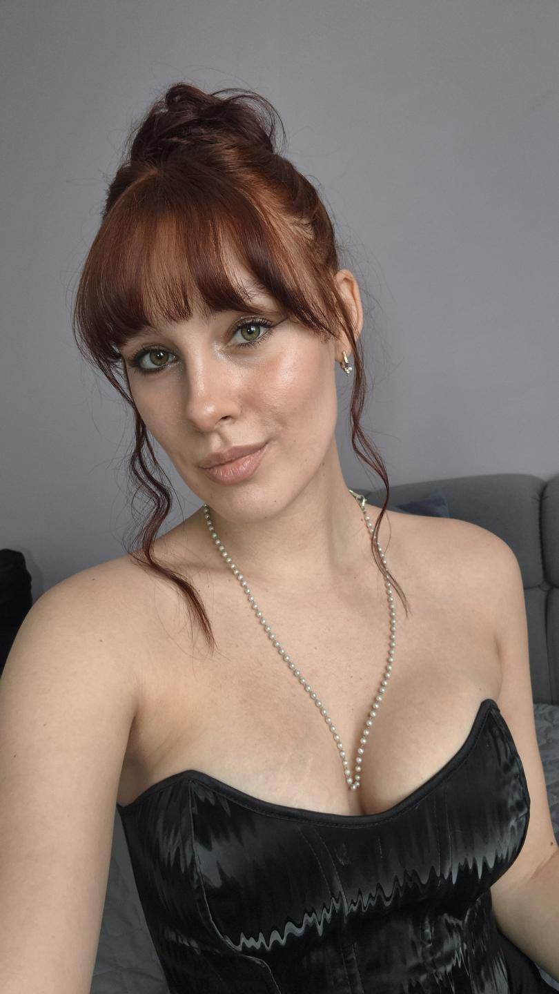 Image of cam model CleoErgaX from XloveCam