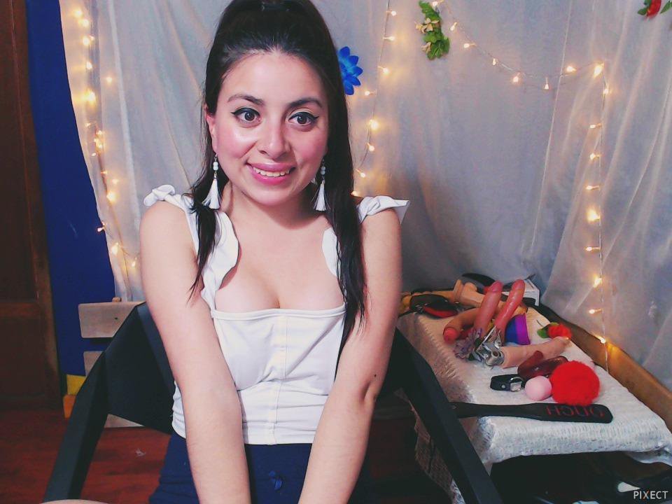 Image of cam model Dannazv from XloveCam