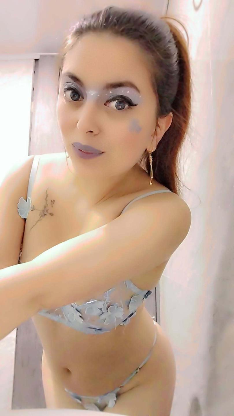 Image of cam model Dannazv from XloveCam