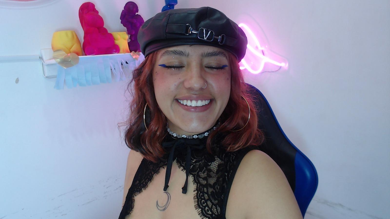 Image of cam model CuteH from XloveCam