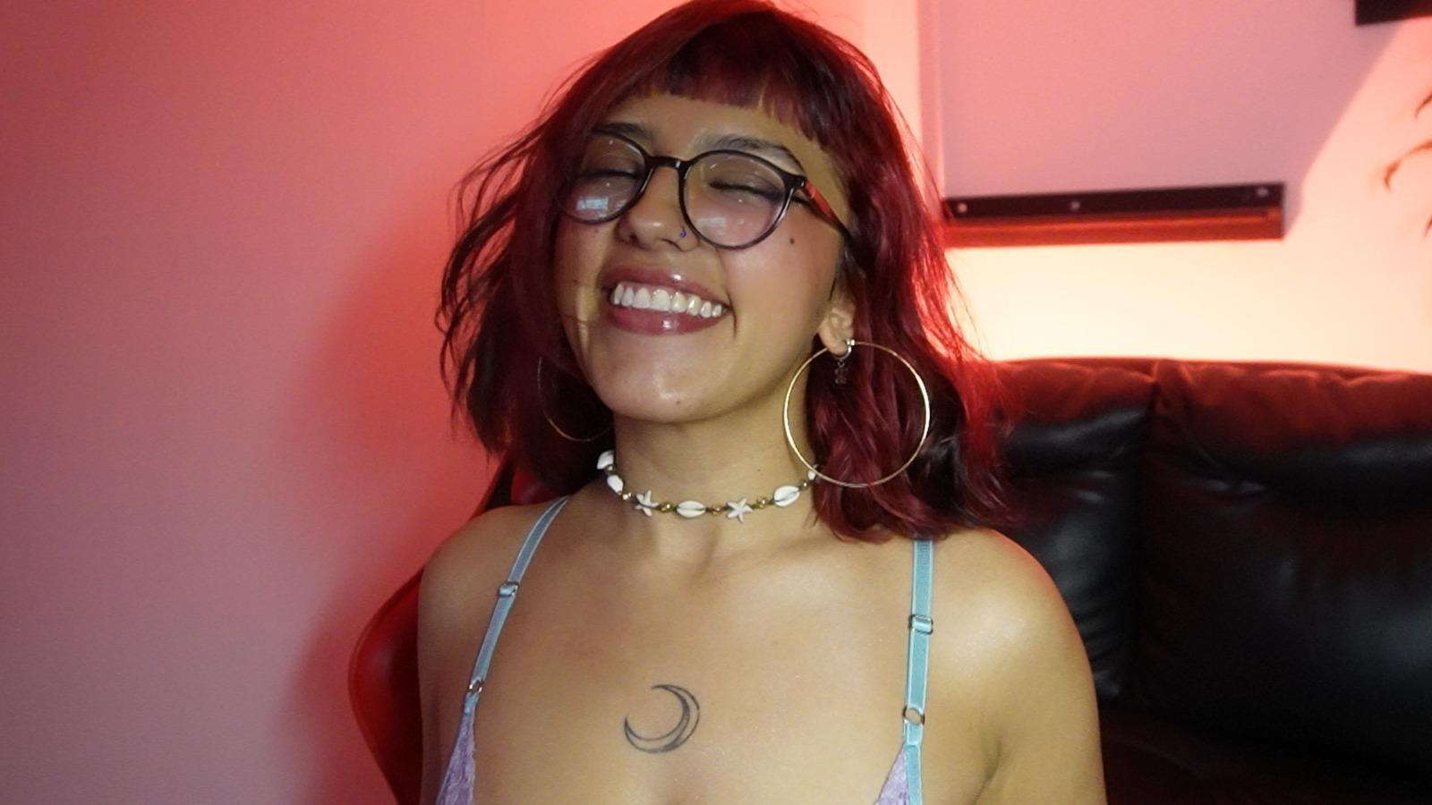 Image of cam model CuteH from XloveCam