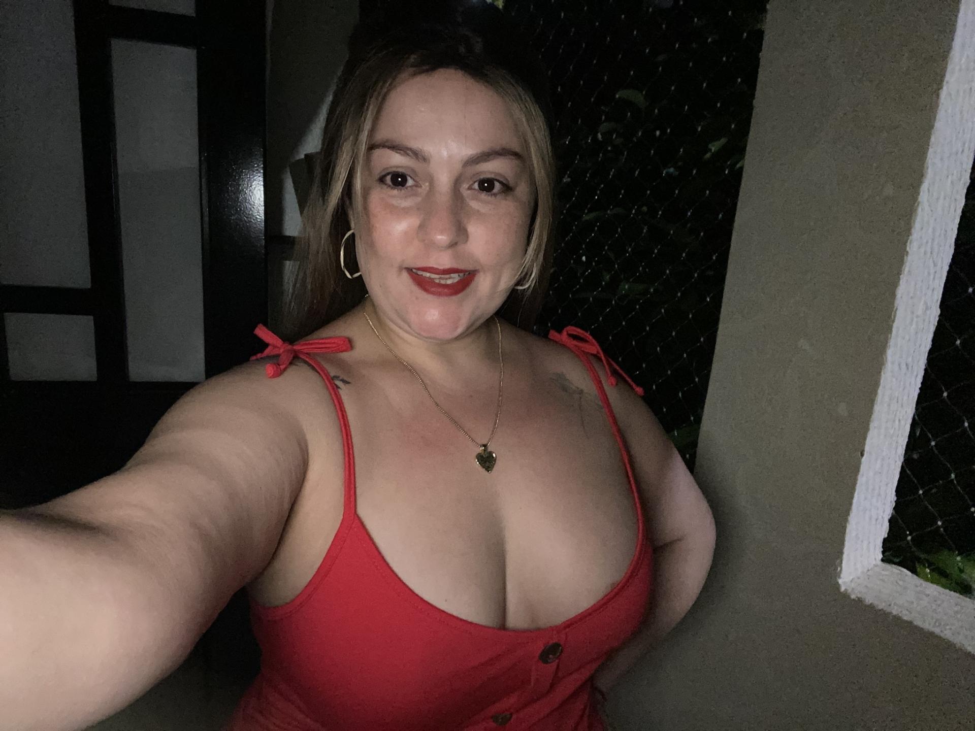 Image of cam model SamanthaGold from XloveCam