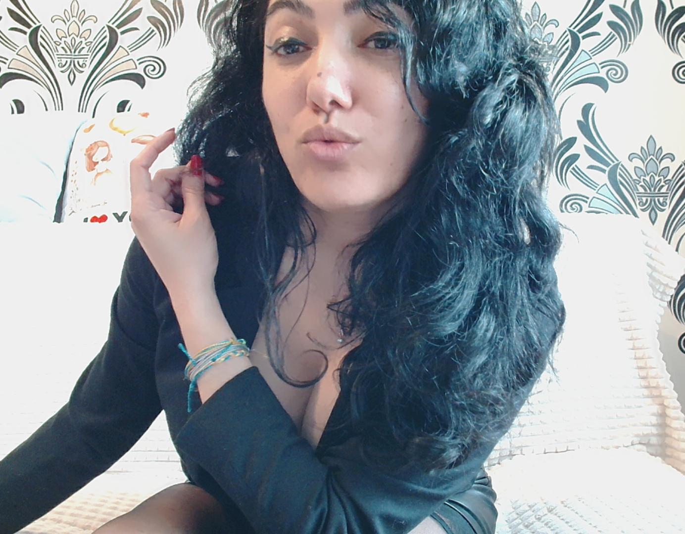 Image of cam model SexyMirra from XloveCam