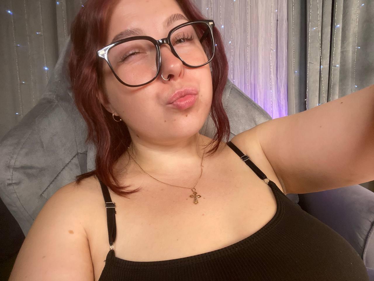 Image of cam model EffyRain from XloveCam