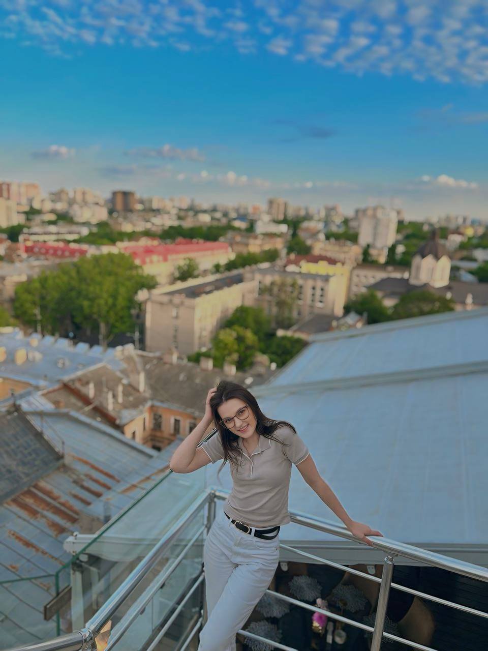 Image of cam model Yasinia from XloveCam