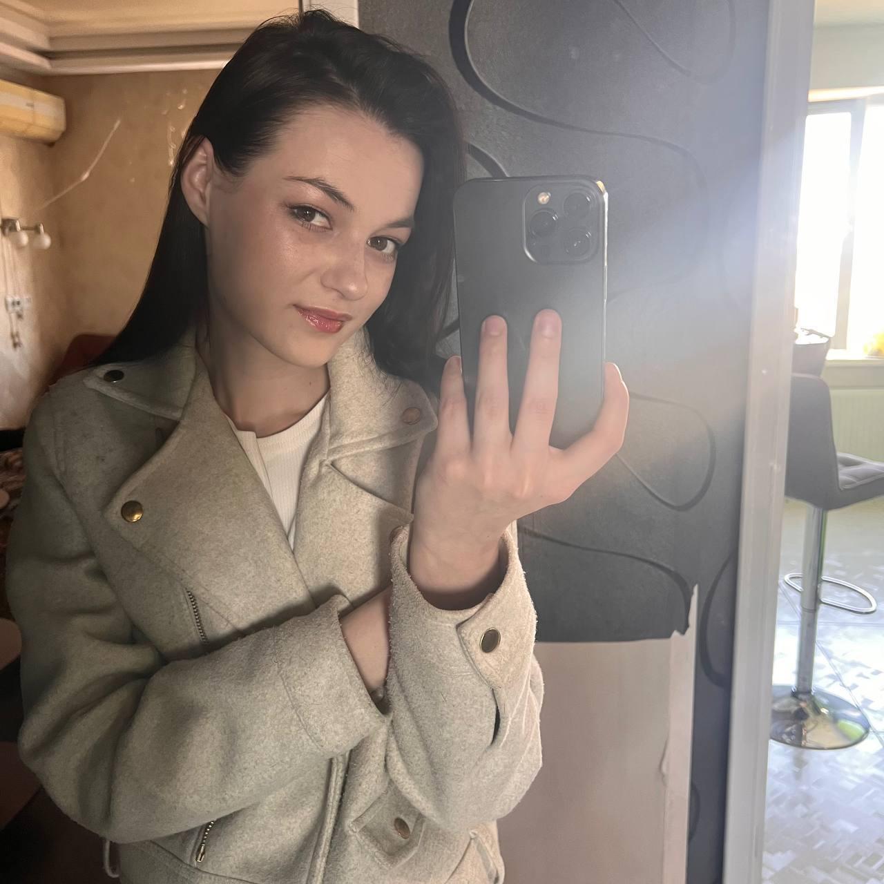 Image of cam model Yasinia from XloveCam