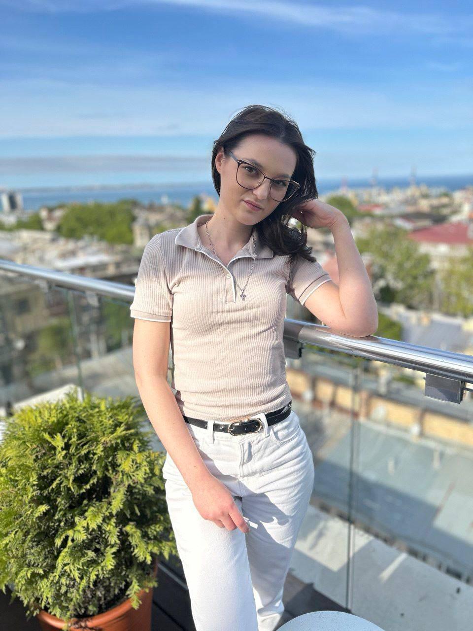 Image of cam model Yasinia from XloveCam