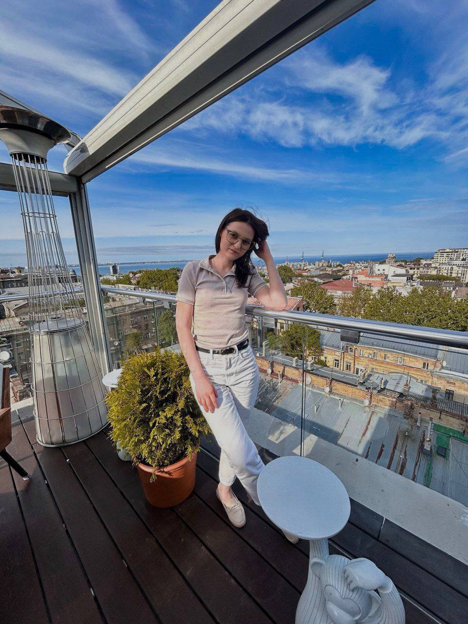 Image of cam model Yasinia from XloveCam