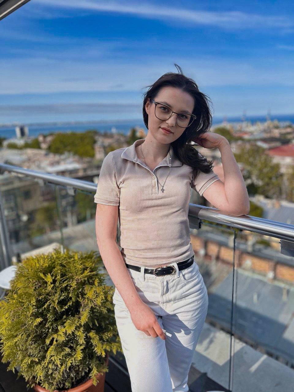 Image of cam model Yasinia from XloveCam