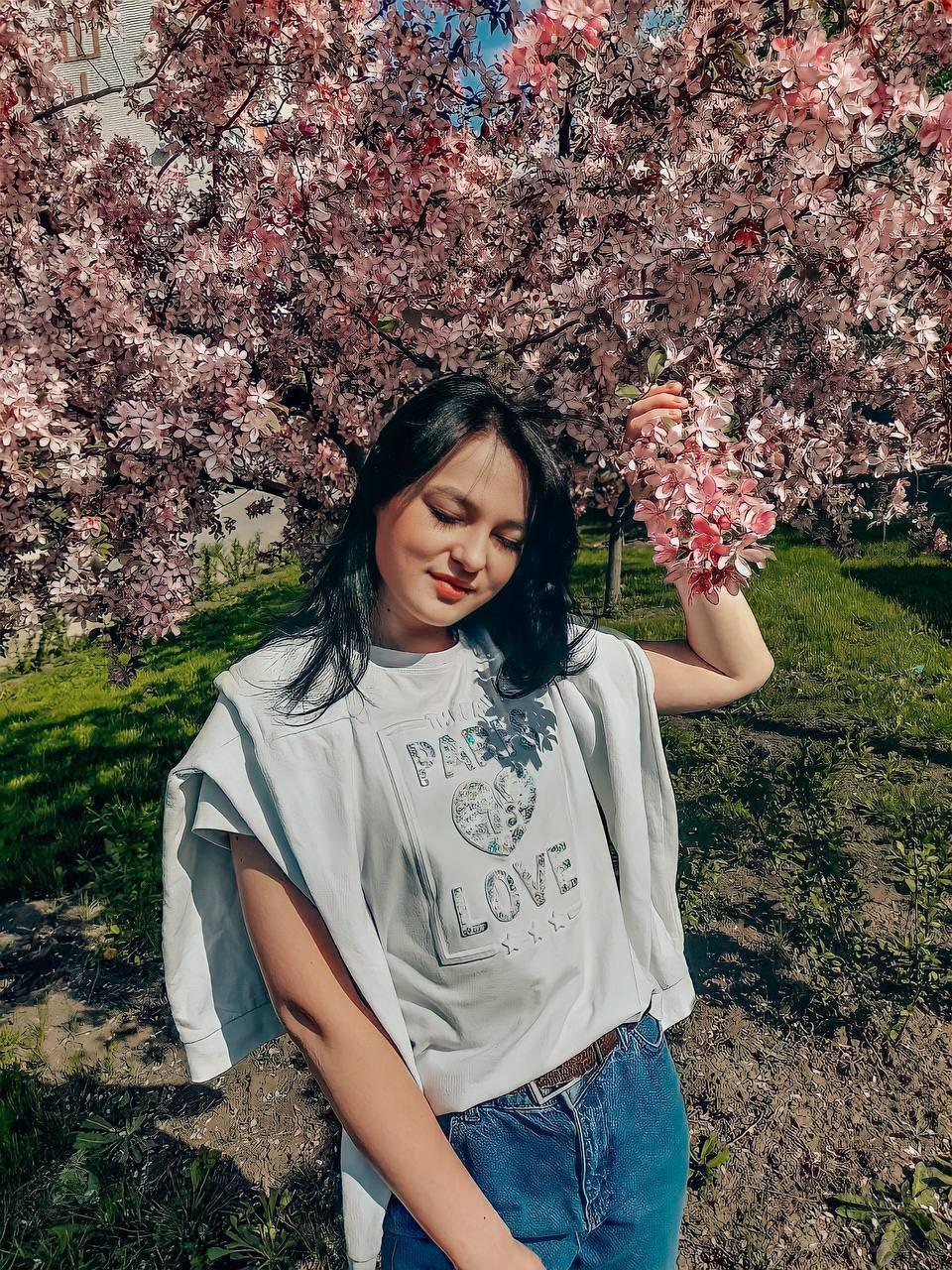 Image of cam model Yasinia from XloveCam