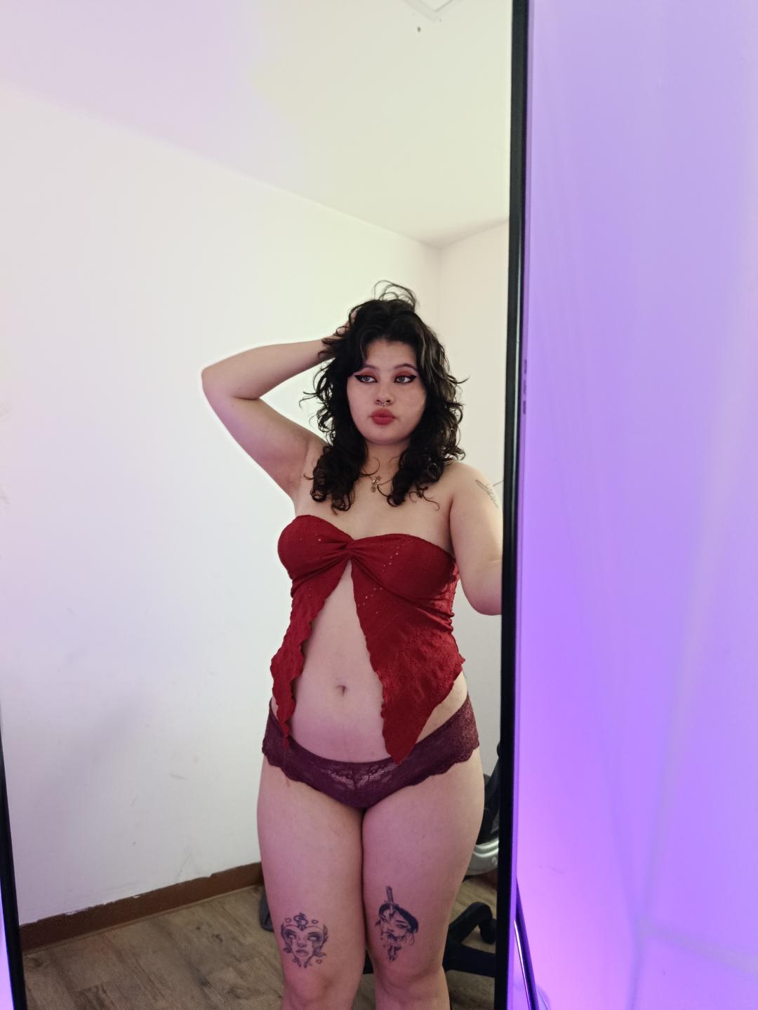 Image of cam model MoonBluee from XloveCam