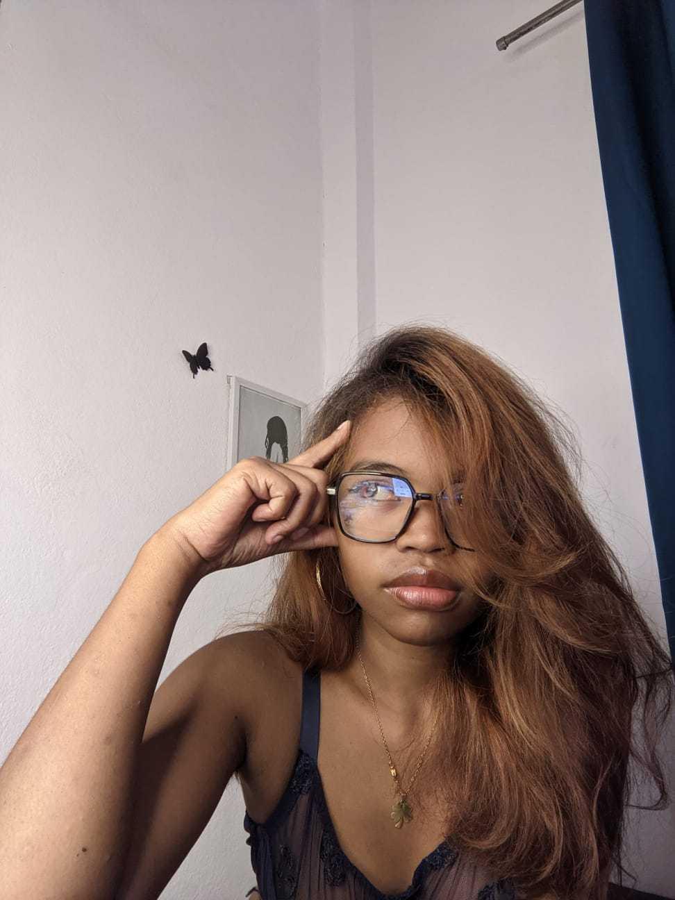 Image of cam model AureliieLeroy from XloveCam