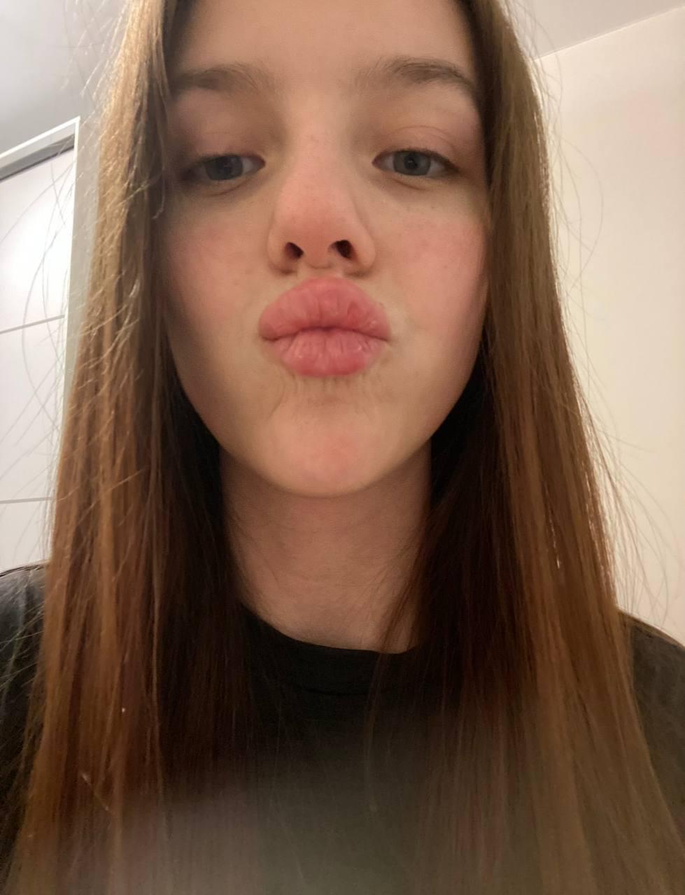 Image of cam model DignaHottie from XloveCam