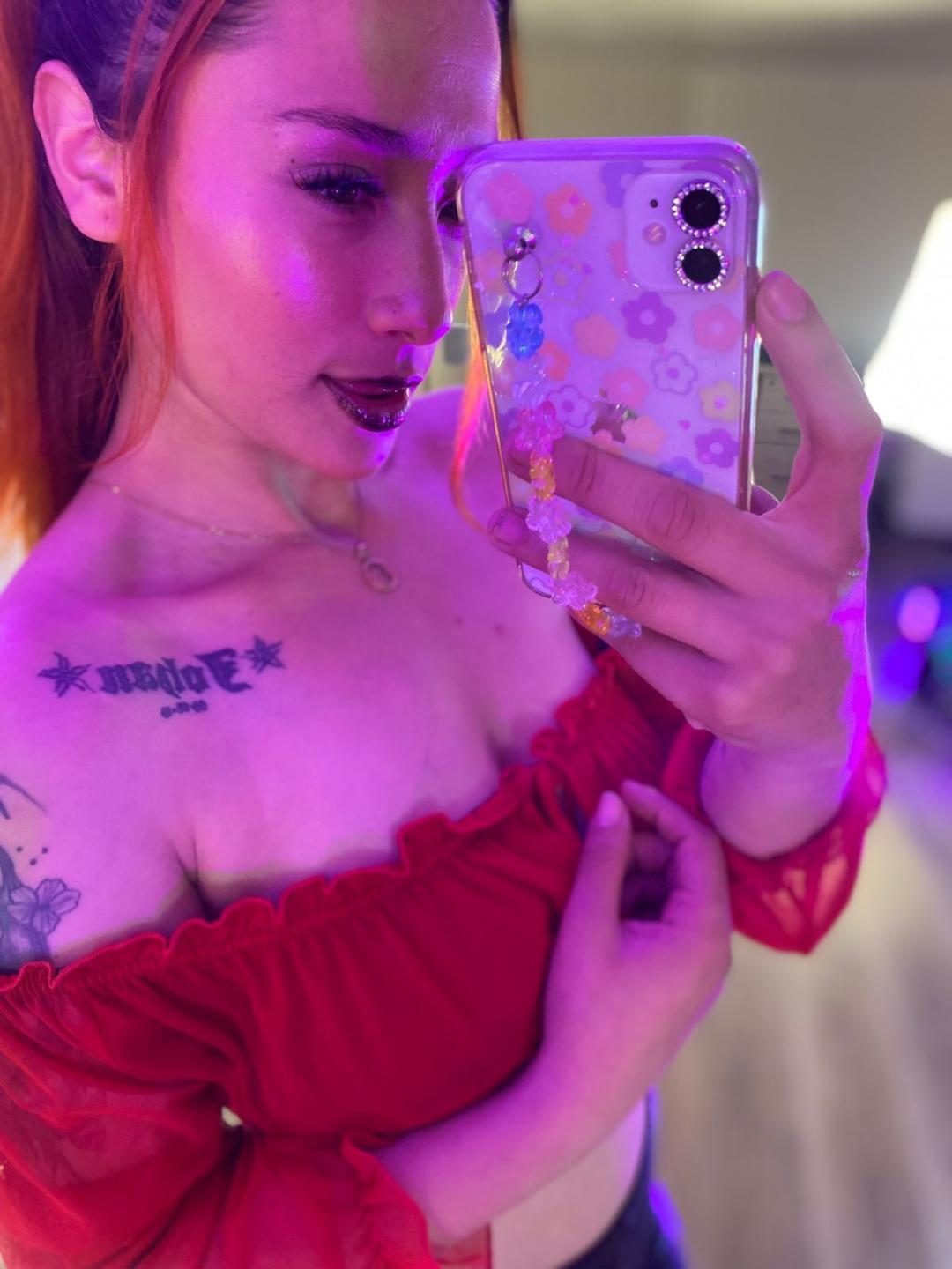 Image of cam model ZoeTaylorl from XloveCam