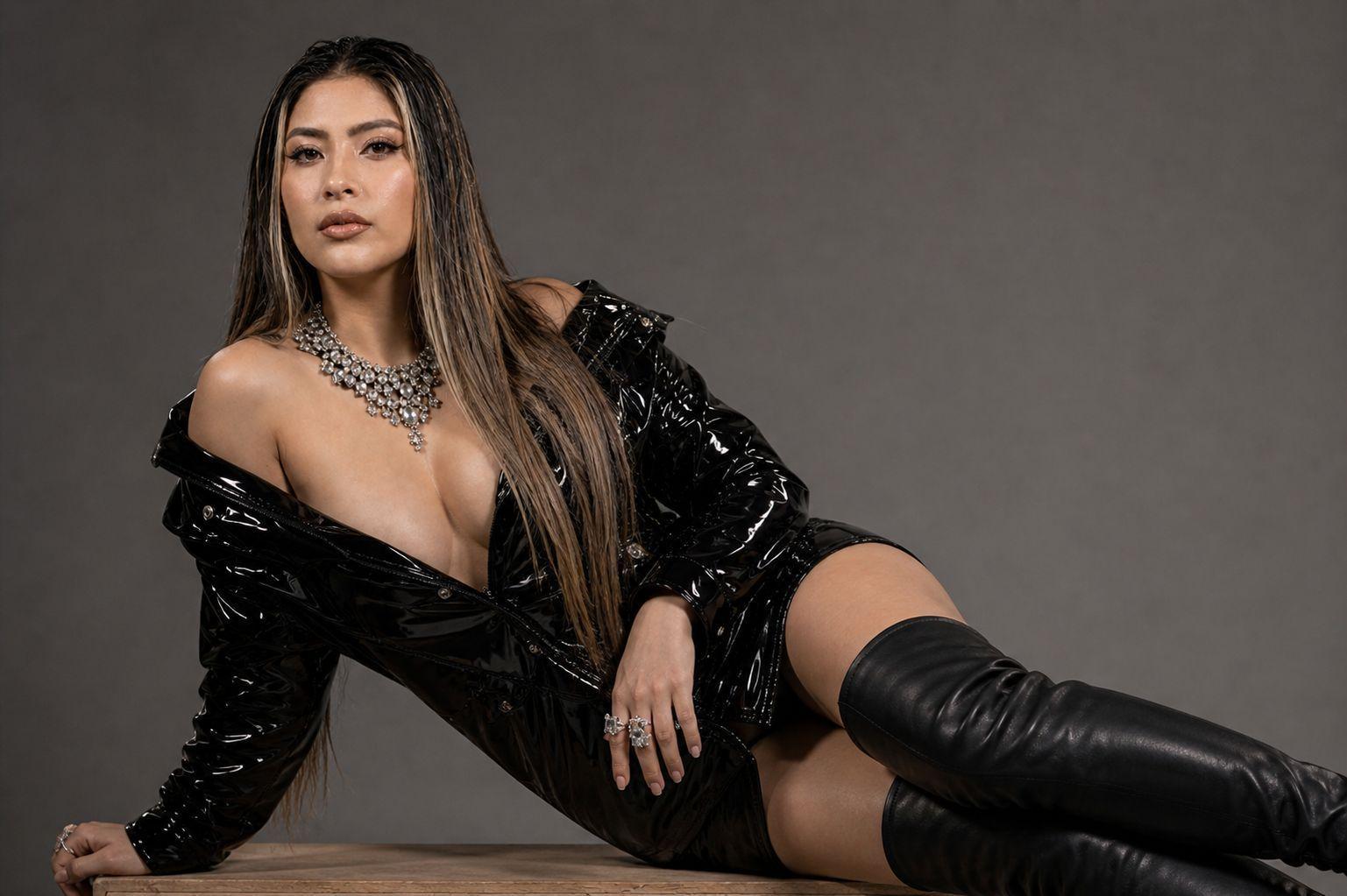 Image of cam model VelvetRoseX from XloveCam