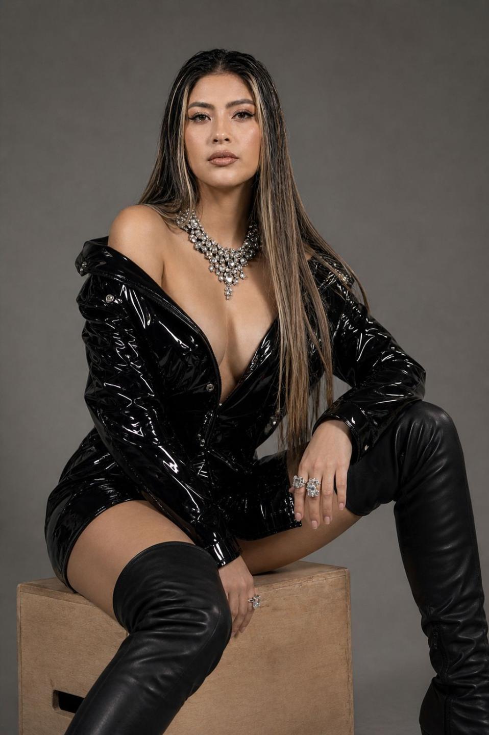 Image of cam model VelvetRoseX from XloveCam