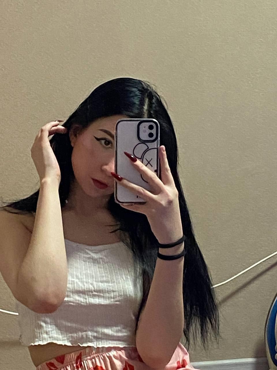 Image of cam model MertieDasinger from XloveCam