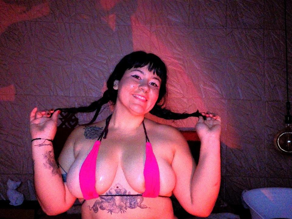 Image of cam model NaniSky from XloveCam