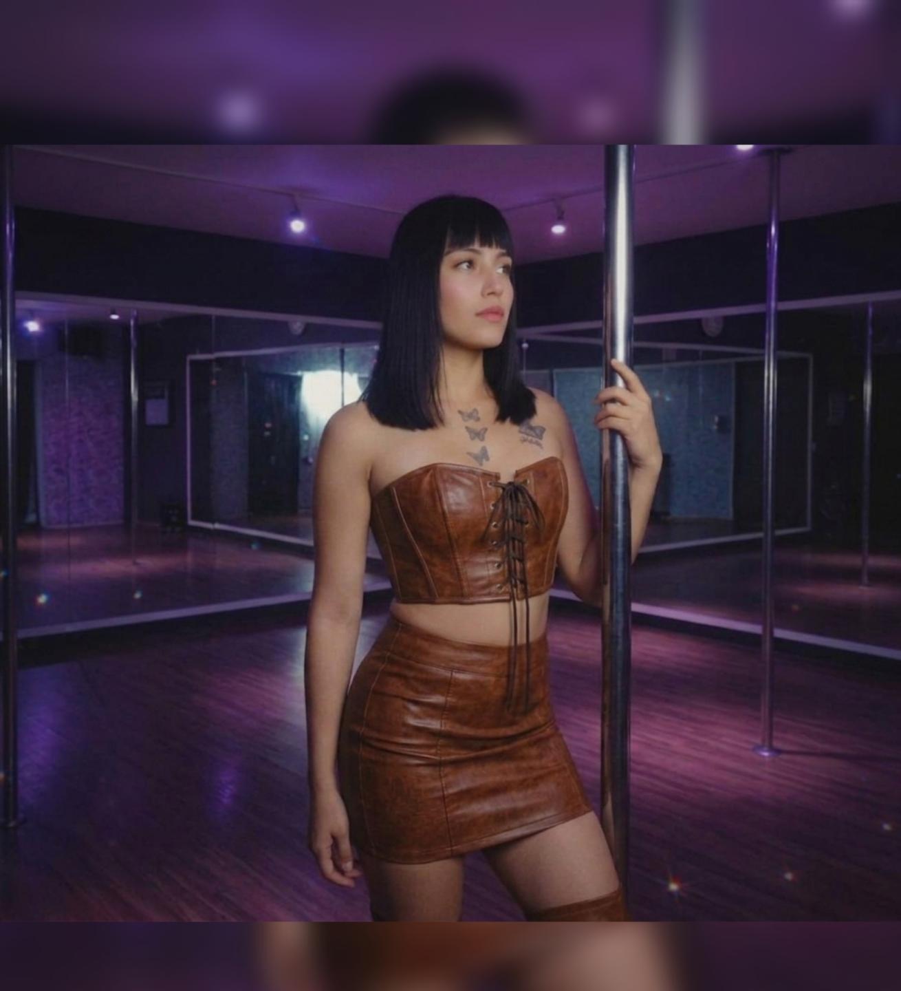 Image of cam model AshlyDeemer from XloveCam