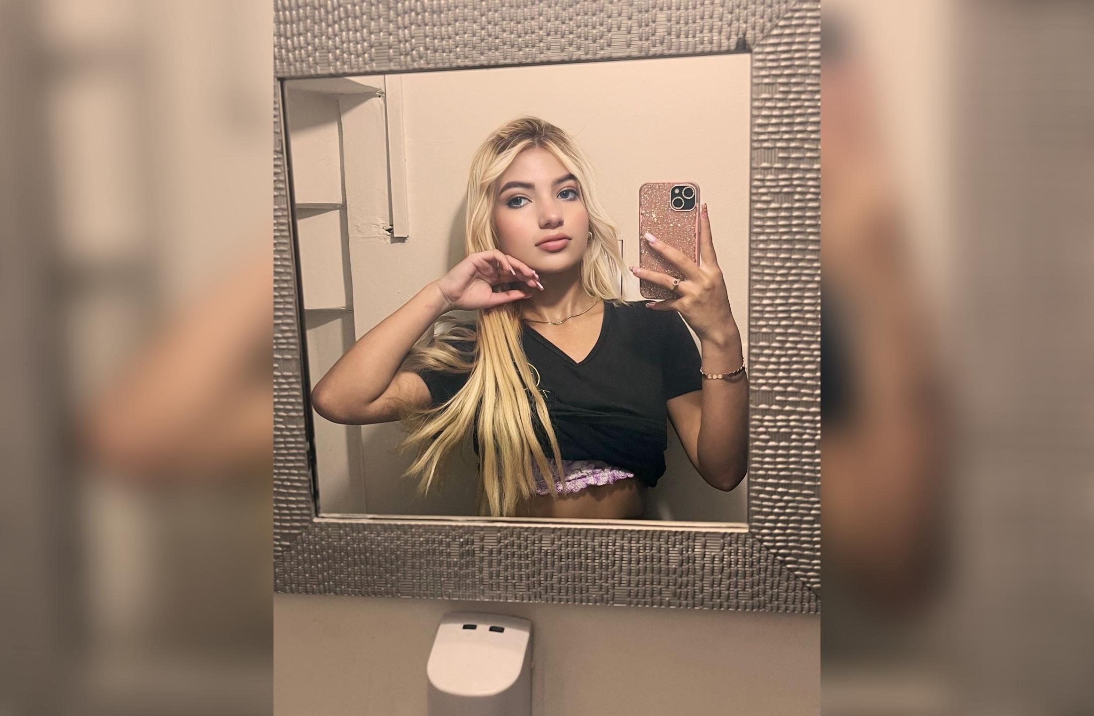 Image of cam model SabrinaColle from XloveCam