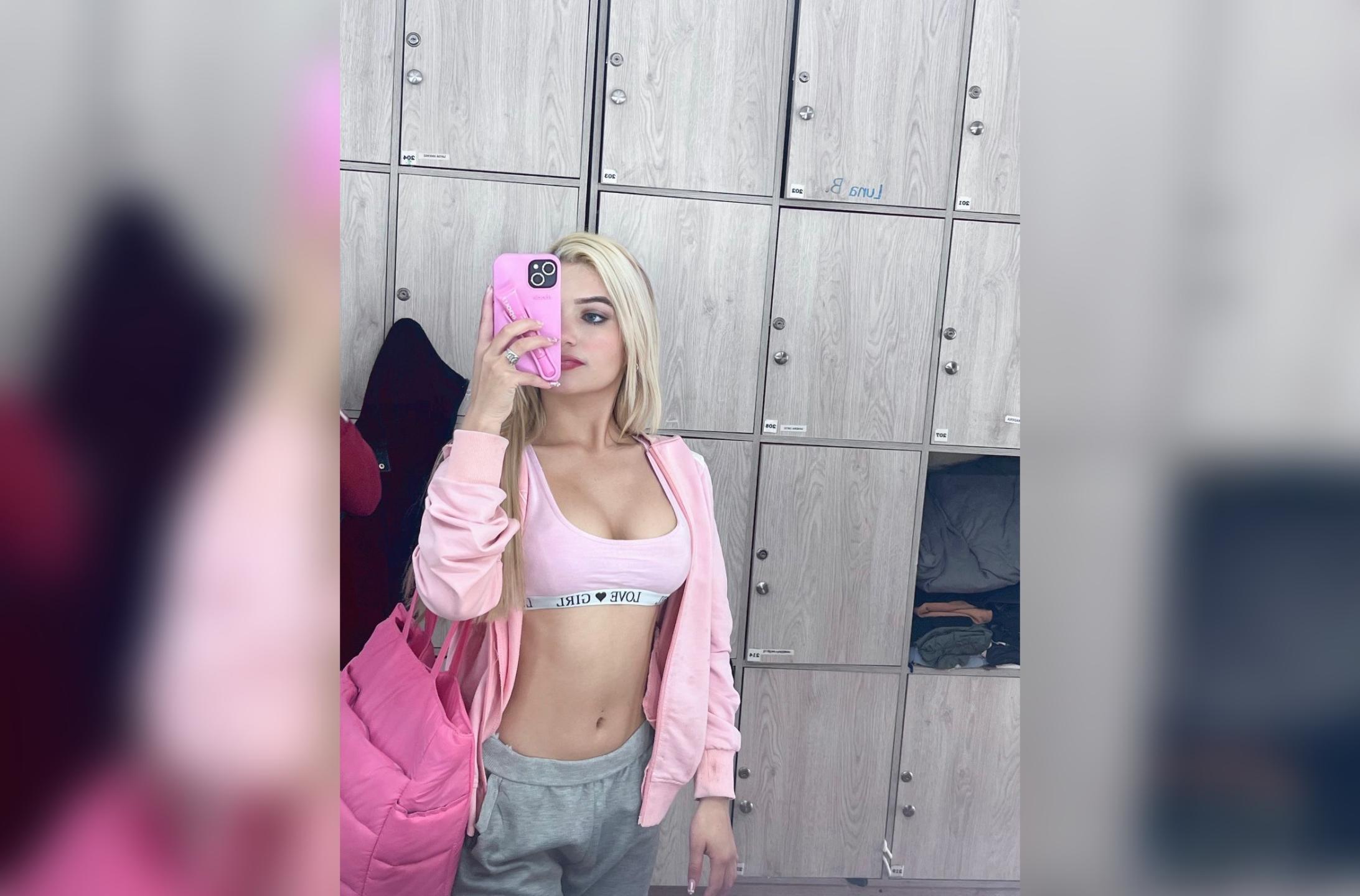 Image of cam model SabrinaColle from XloveCam