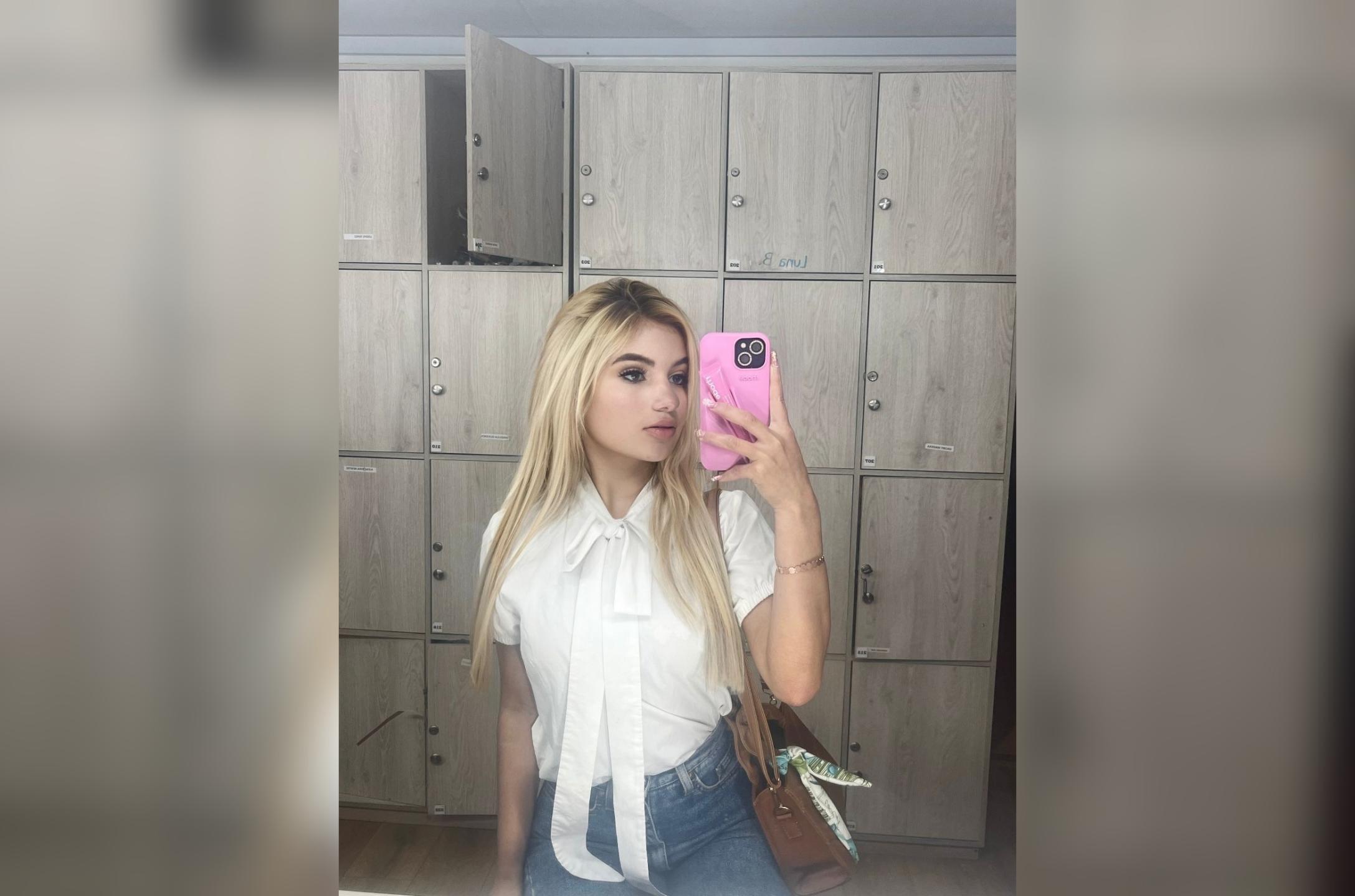 Image of cam model SabrinaColle from XloveCam