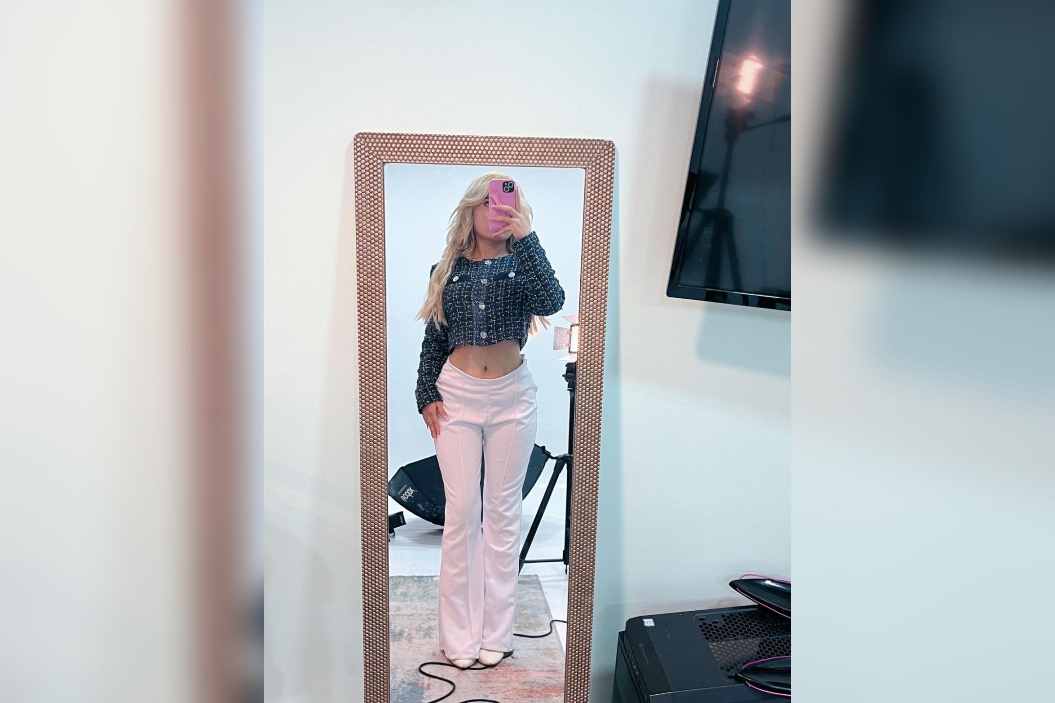 Image of cam model SabrinaColle from XloveCam