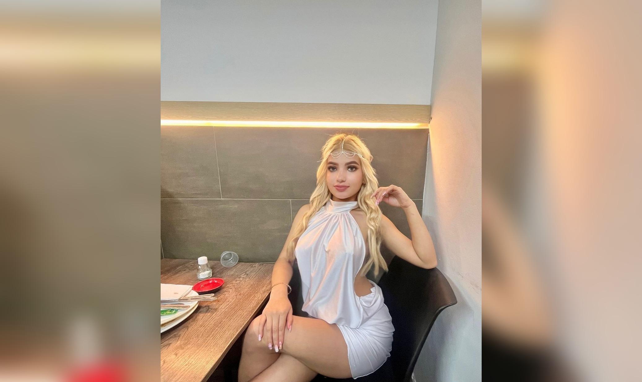 Image of cam model SabrinaColle from XloveCam
