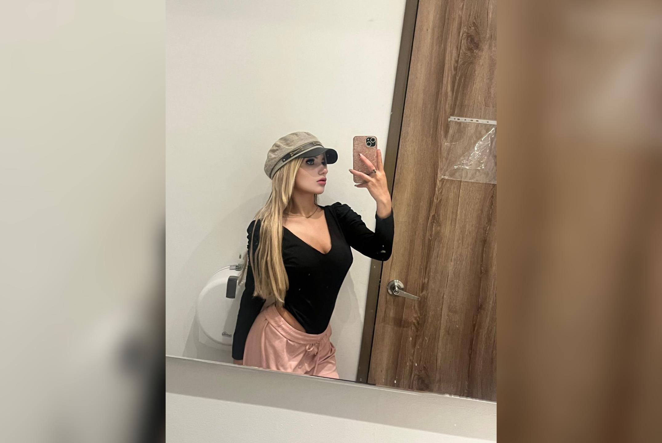 Image of cam model SabrinaColle from XloveCam