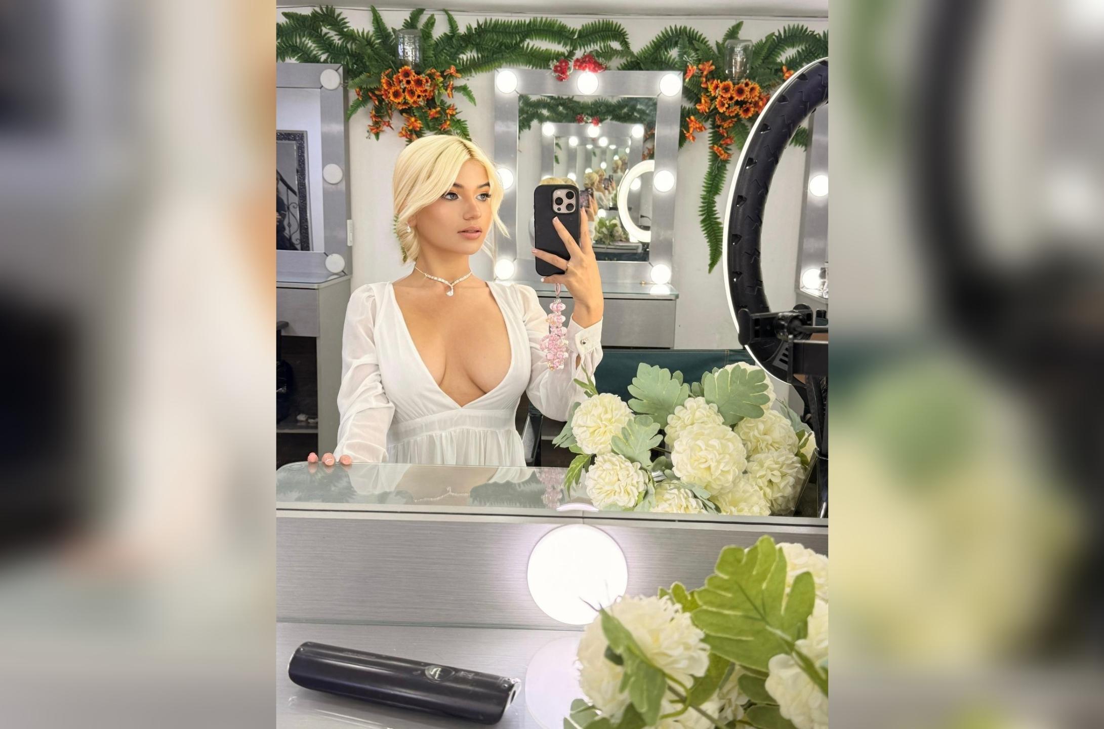 Image of cam model SabrinaColle from XloveCam