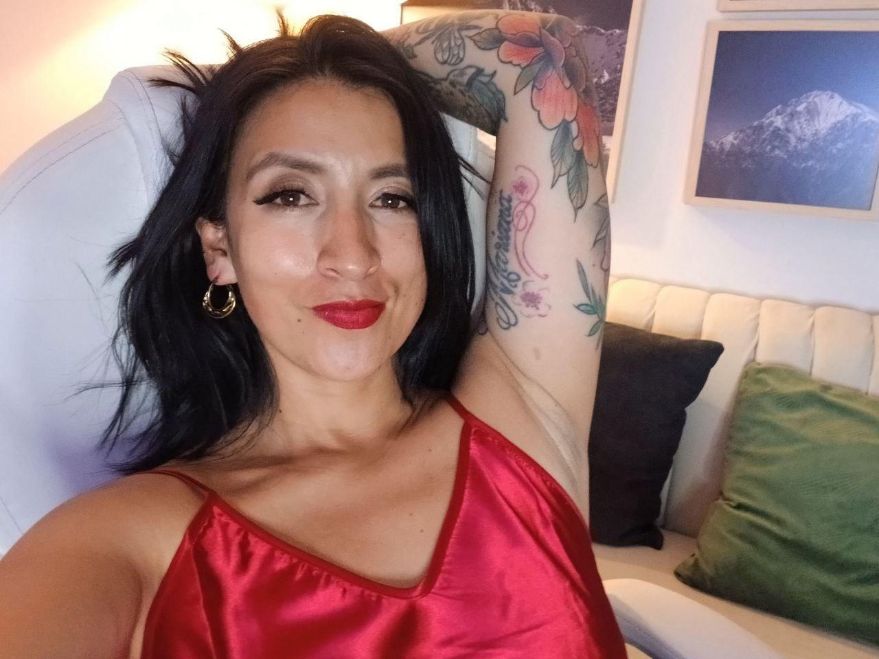 Image of cam model ZarayFeet from XloveCam