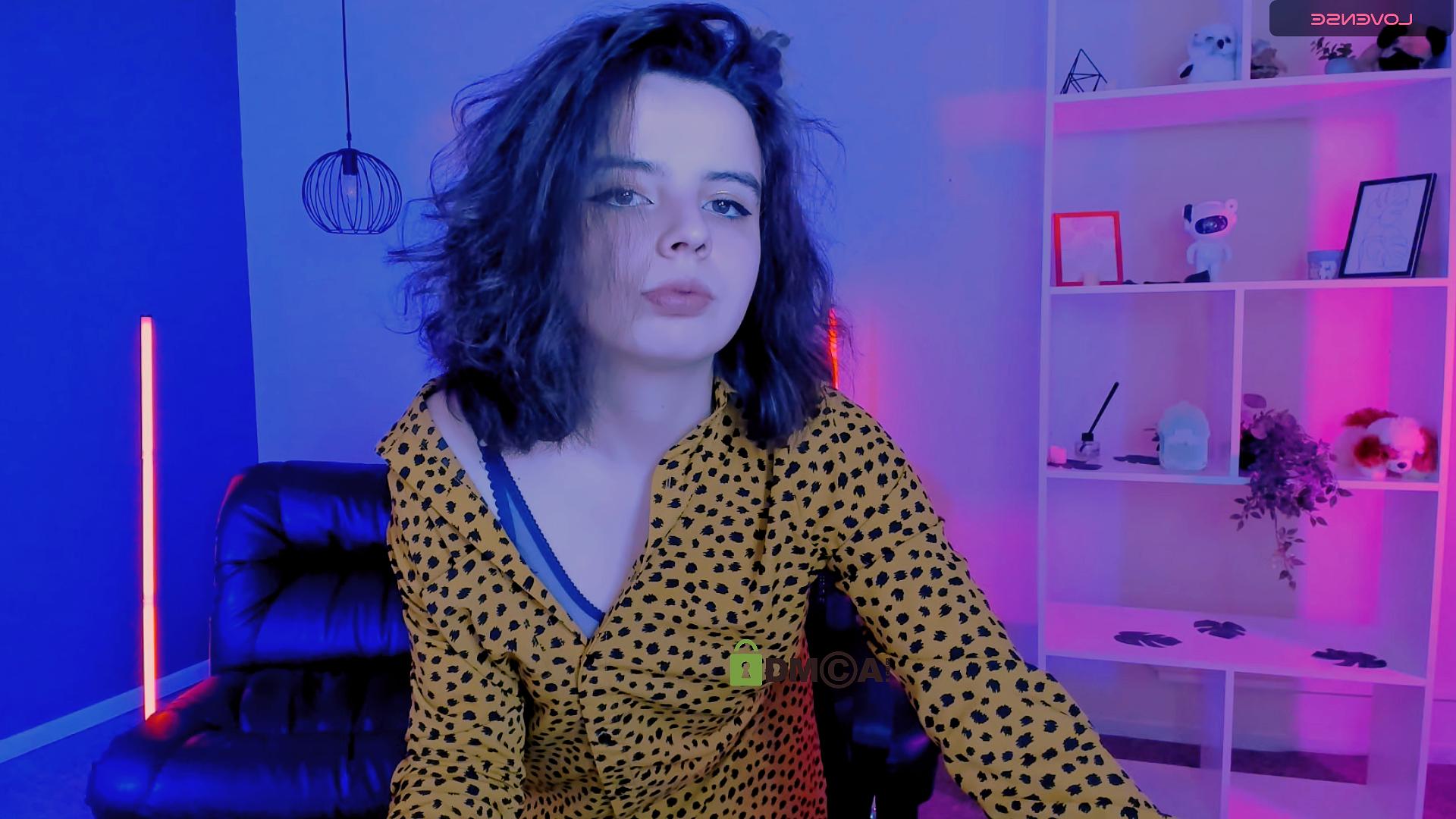 Image of cam model MiamMooon from XloveCam