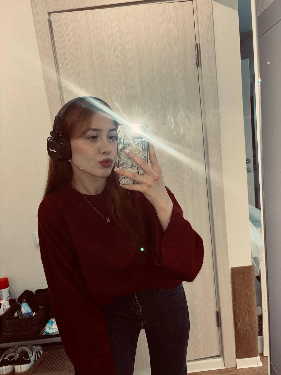 Image of cam model AdinaRosemore from XloveCam