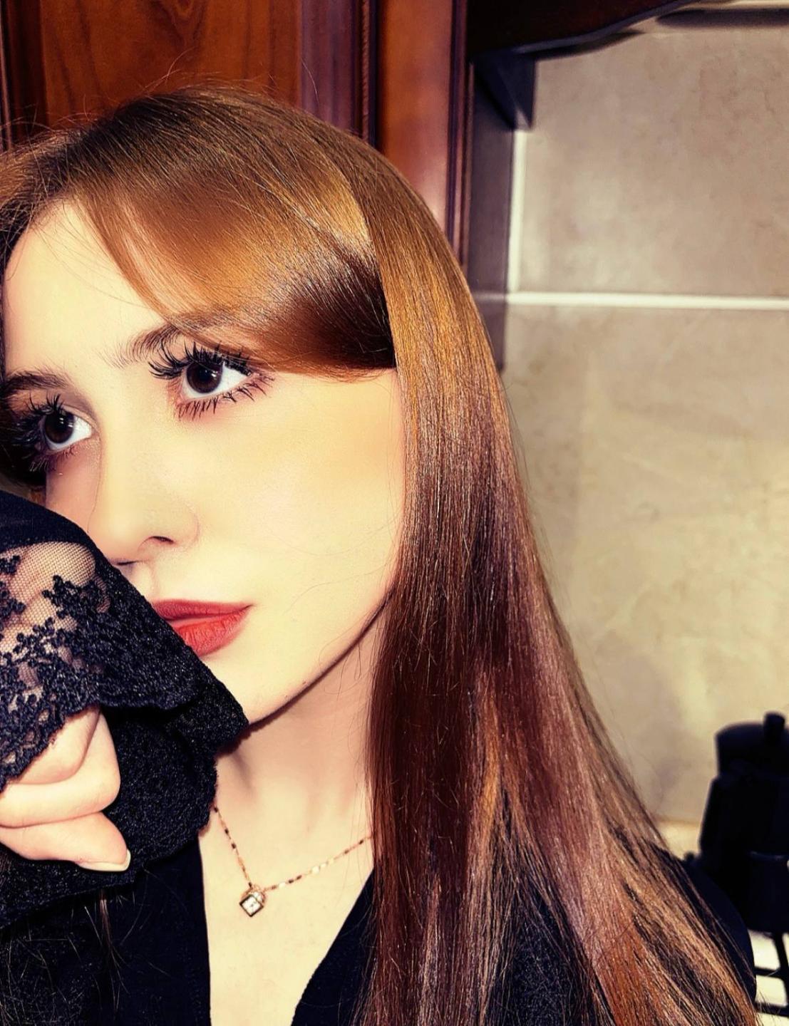 Image of cam model AdinaRosemore from XloveCam