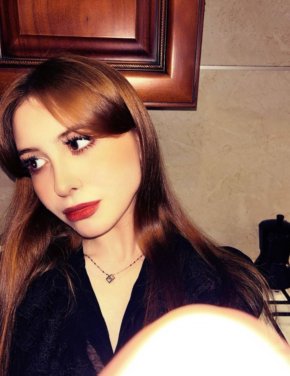 Image of cam model AdinaRosemore from XloveCam