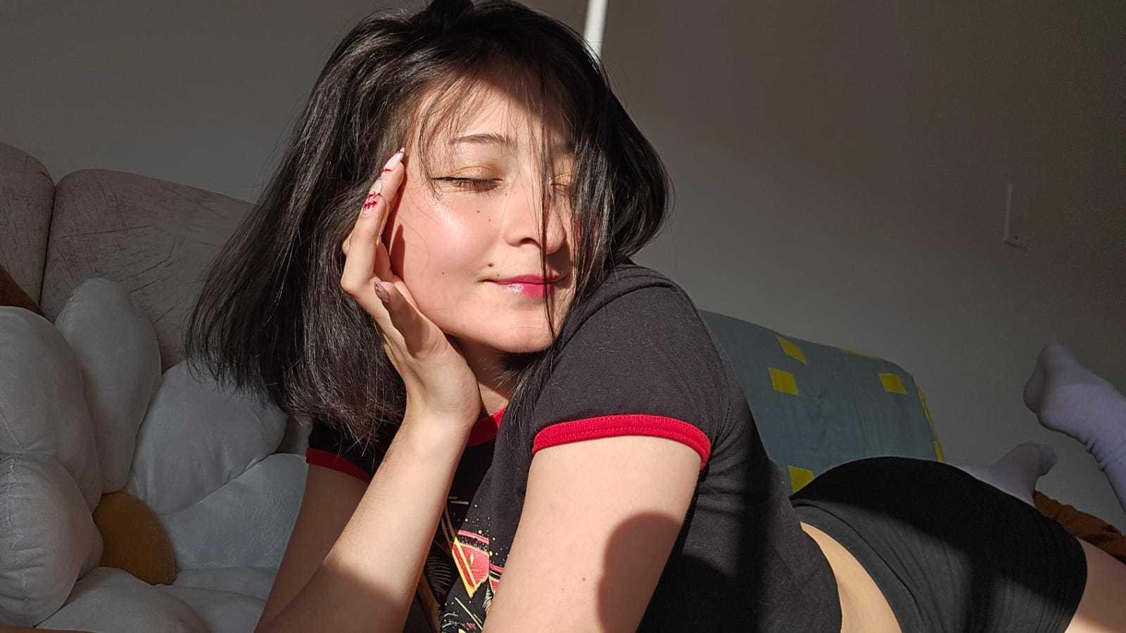 Image of cam model GeaHere from XloveCam