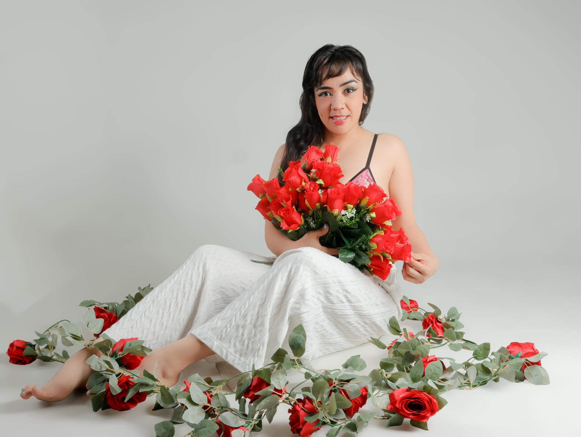 Image of cam model RayaHadley from XloveCam