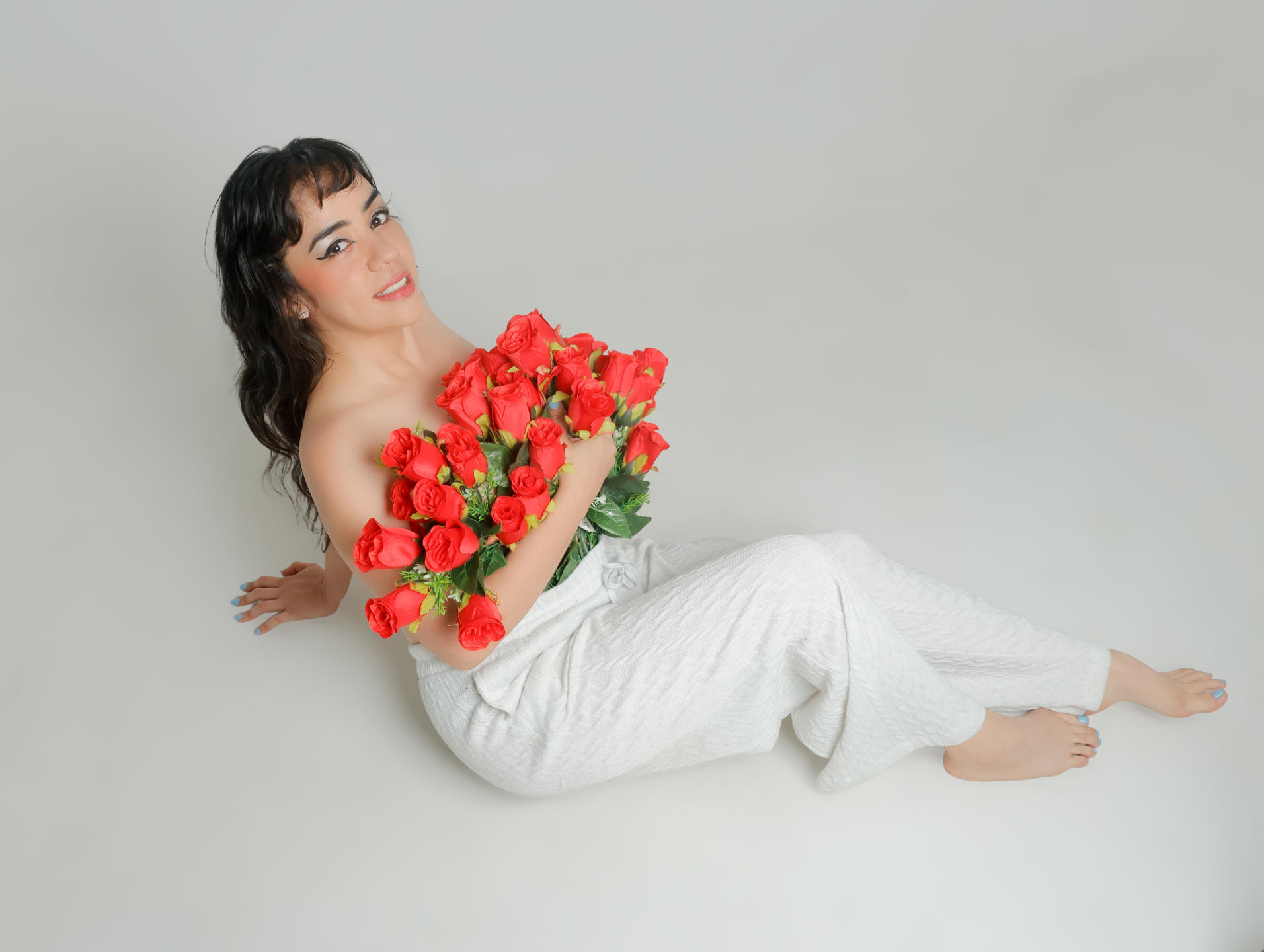 Image of cam model RayaHadley from XloveCam