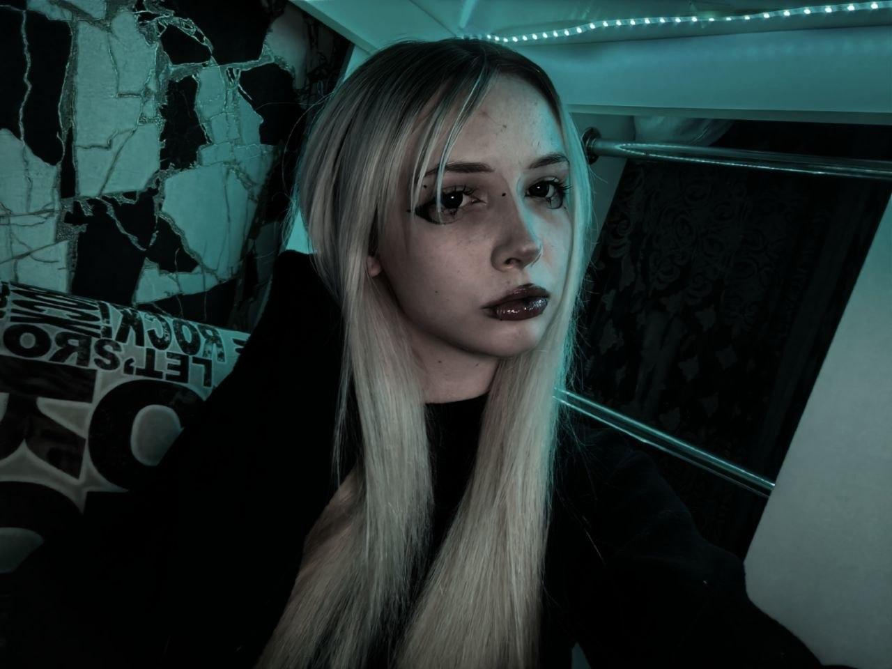 Image of cam model AmeliaCarratura from XloveCam