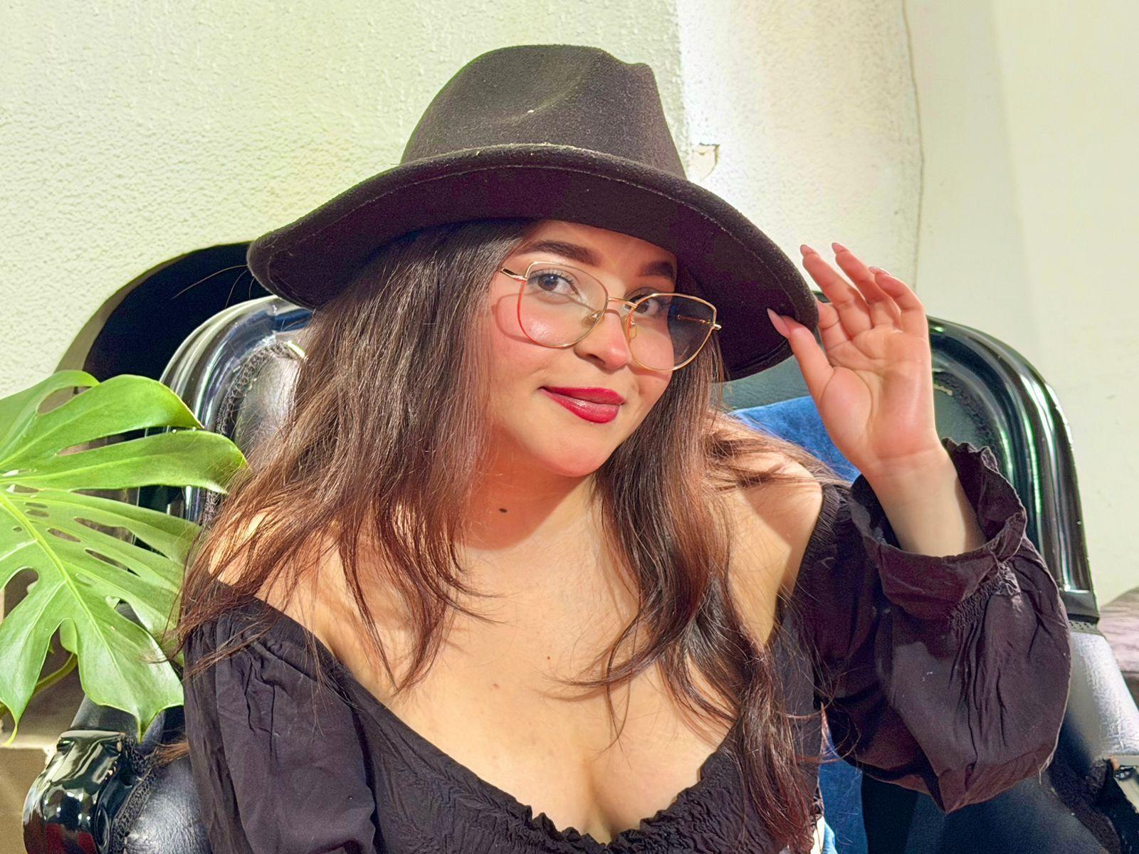 Image of cam model SamyMancini from XloveCam