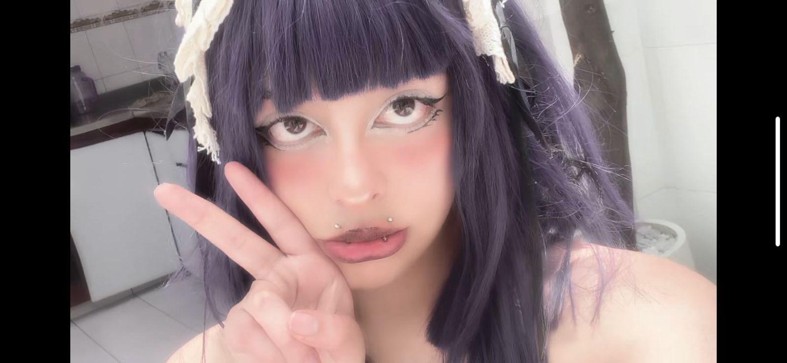 Image of cam model CarlyBlake from XloveCam
