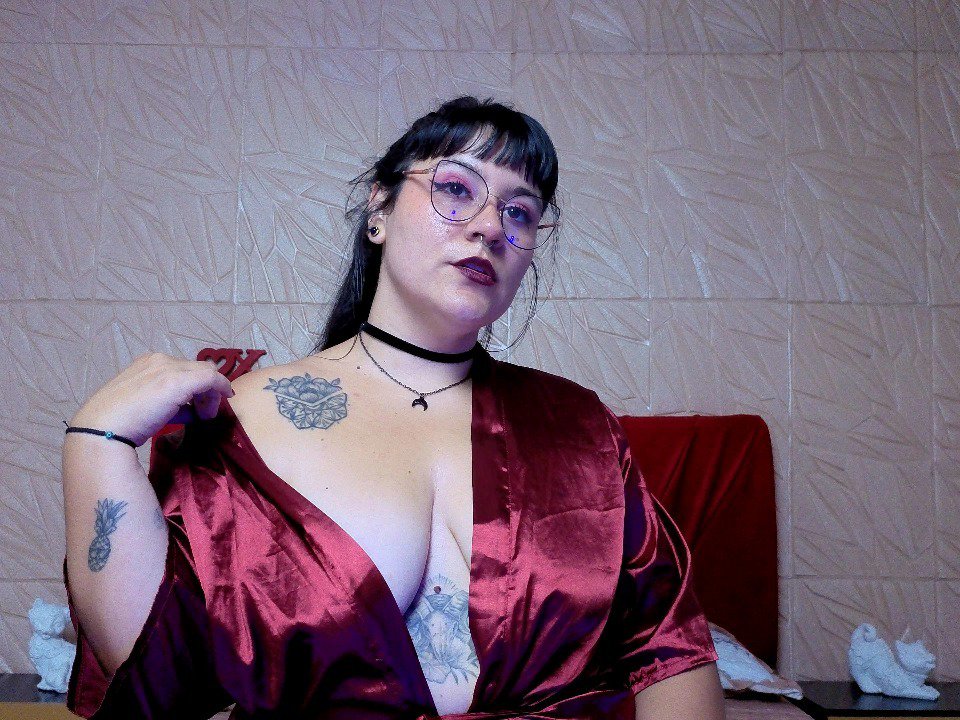 Image of cam model NaniSky from XloveCam